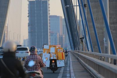 Vì sao biển chỉ dẫn khoảng cách trên cầu Nhật Tân vừa lắp đã tháo dỡ?
