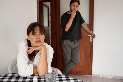Hôn nhân đổ vỡ không chỉ vì ngoại tình: 6 thói quen này mới đáng sợ