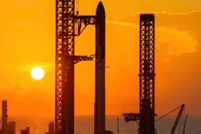 Tên lửa Starship đứng trước chuyến bay có thể định hình lại ngành vũ trụ