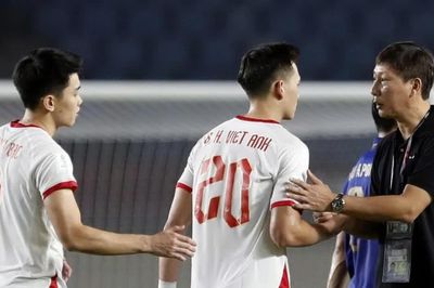 HLV Kim Sang-sik nói gì khi tuyển Việt Nam thua Thái Lan?