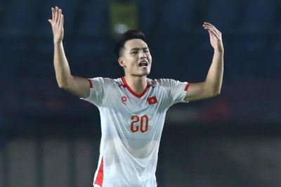 Việt Nam 0-1 Thái Lan: Hoàng Đức bỏ lỡ cơ hội