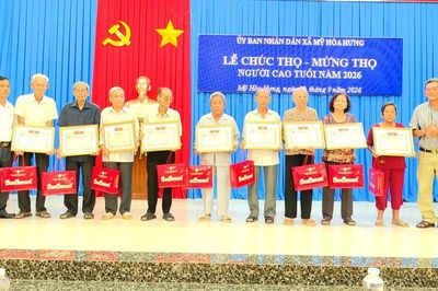 An Giang: Xã Mỹ Hòa Hưng chúc thọ, mừng thọ cho 70 người cao tuổi