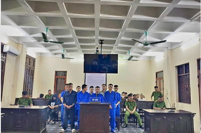 Tuyên phạt sơ thẩm 8 bị cáo về tội mua bán, tổ chức, sử dụng trái phép chất ma tuý