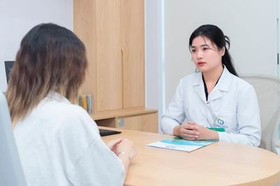 Khi con tìm đến nhóm 'ghét bố mẹ', cha mẹ cần làm gì?