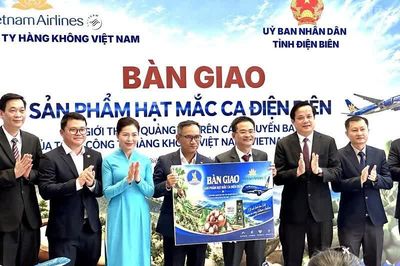 Điện Biên bàn giao sản phẩm nhân hạt mắc-ca cho Tổng Công ty Hàng không Việt Nam