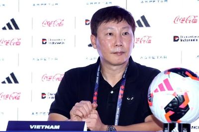 Huấn luyện viên Kim Sang Sik tiếc nuối khi đội tuyển Việt Nam không thể ghi bàn