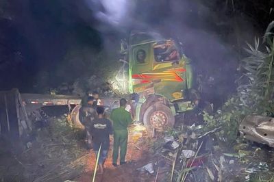 Xe tải lao xuống vực, tài xế tử vong
