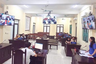 Xét xử kẻ cướp trên đường đê
