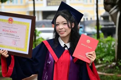 Nữ sinh học tiếng Ả Rập tốt nghiệp thủ khoa, được giữ lại làm giảng viên