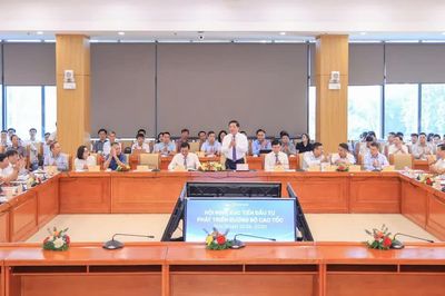 Huy động 846.000 tỷ đồng ngoài ngân sách phát triển 29 dự án đường bộ cao tốc