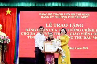 Cô giáo 78 tuổi dạy lớp tình thương được Thủ tướng tặng bằng khen