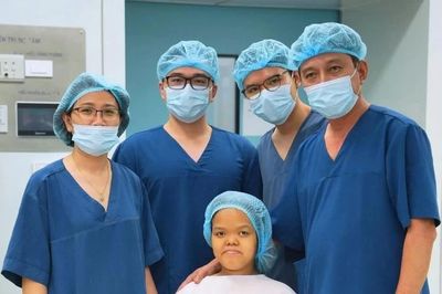 Mẹ mắc bất sản sụn, chồng bất thường gen: Hành trình đón con an toàn
