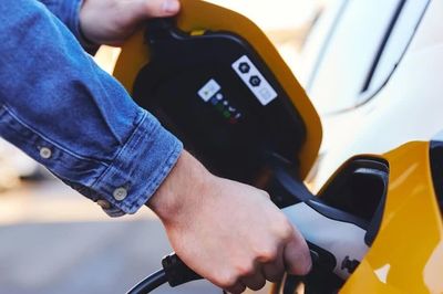 Chủ xe điện Anh cho rằng quy tắc 'sạc 80%' đã lỗi thời, có thể sạc linh hoạt hơn