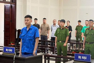 Lĩnh án 22 năm 6 tháng tù vì bán ma túy, tàng trữ súng và pháo nổ