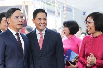 Gần 10 tỉ đồng học bổng cho sinh viên Học viện Ngân hàng