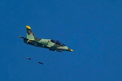 Không quân Việt Nam lần đầu bắn, ném bom đạn thật trên máy bay L-39NG