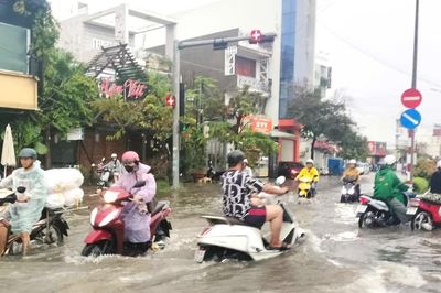Cà Mau: Bến xe ngập sâu, nhiều tuyến đường nội ô mênh mông nước