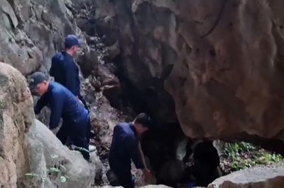 Theo lời kể của nhân chứng, tìm thấy 2 hài cốt liệt sĩ trong hang đá