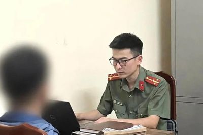 Xử phạt 2 cá nhân livestream thông tin sai sự thật về 'vỡ đê'