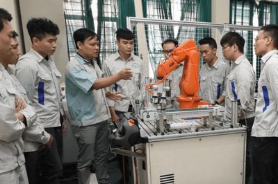 Hỗ trợ đào tạo nghề: Người lao động có thể học ở đâu?