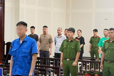 Lĩnh án vì bán ma túy, mang súng và cất giấu pháo nổ