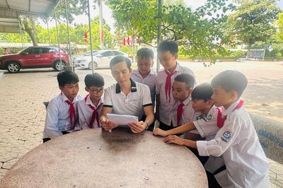 Thầy giáo 13 năm giữ chức hiệu trưởng chủ động xin trở lại đứng lớp