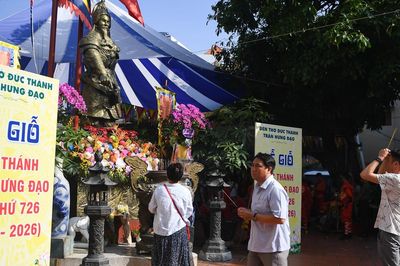 Người dân TPHCM dâng hương tưởng nhớ Đức Thánh Trần Hưng Đạo