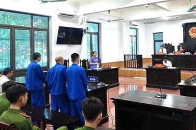 Mua bán ma túy nhiều lần, 3 bị cáo lĩnh 26 năm tù
