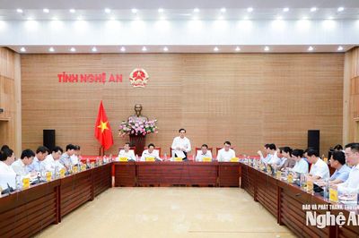 Xem xét phương án quy định khung số lượng, tên gọi các phòng chuyên môn và số lượng Phó Chủ tịch UBND cấp xã