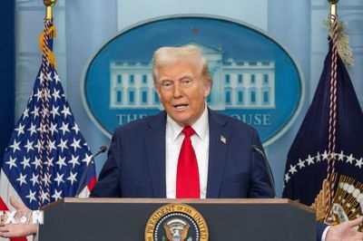 Tổng thống Mỹ Donald Trump bác bỏ tin đề nghị nới lỏng trừng phạt Iran
