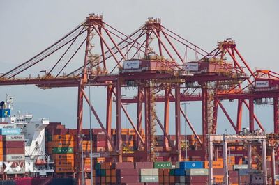 Mỹ chính thức cấm nhập khẩu lượng hàng hóa trị giá gần 1 tỷ USD của Canada