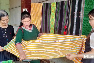 Đánh thức và phát huy di sản phi vật thể - Kỳ 2: Khi cộng đồng tự giữ nghề