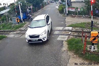 Vượt đường ngang khi đèn đỏ bật sáng, tài xế bị xử phạt 19 triệu đồng