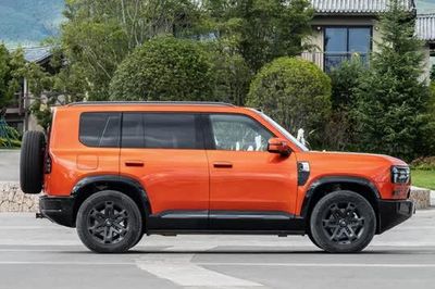 SUV địa hình cỡ lớn mạnh 551 mã lực, giá gần 1 tỷ đồng