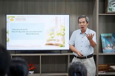 Trao 'liều thuốc 0 đồng' đến người cao tuổi