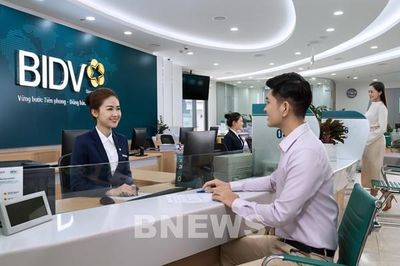 Lợi nhuận ngân hàng tăng tốc, áp lực biên lãi ròng vẫn hiện hữu
