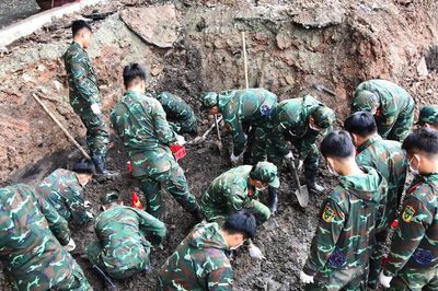 Phát hiện thêm 6 bộ hài cốt liệt sĩ tại Công viên Lê Thị Riêng