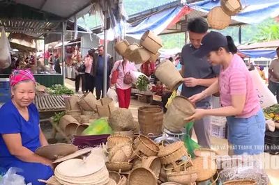 Dấu xưa trong phiên chợ vùng cao