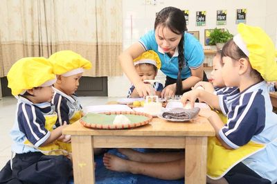 Học qua chơi, trải nghiệm và khám phá
