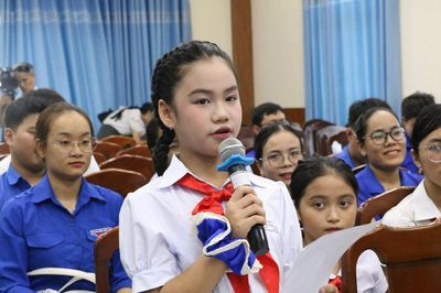 Lãnh đạo UBND phường Hòa Cường đối thoại với thanh thiếu nhi