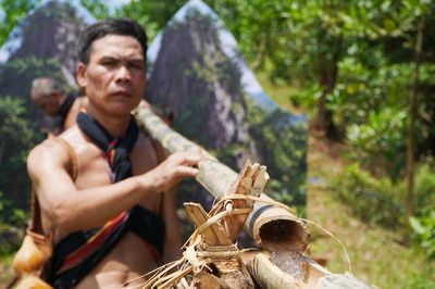 Độc đáo nghi thức tìm nguồn, cúng máng nước của người Cadong