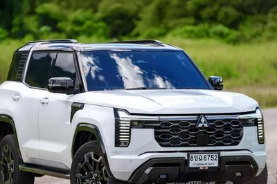 Mitsubishi Pajero thế hệ mới lộ thông số bản cao cấp tại Thái Lan