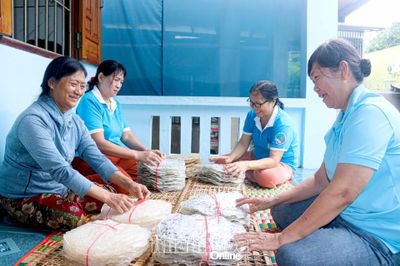 Liên kết để giữ nghề làm bánh tráng truyền thống