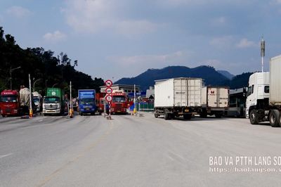 Hoạt động thông quan hàng hóa diễn ra bình thường trong dịp nghỉ lễ Quốc khánh Trung Quốc