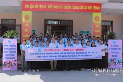 Hội Liên hiệp phụ nữ tỉnh tổ chức chiến dịch truyền thông và tặng quà tại xã Văn Lãng