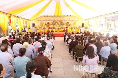 Lễ cầu siêu tưởng niệm các Anh hùng liệt sĩ nhân kỷ niệm 60 năm Ngày hy sinh của Mười nữ dân quân pháo phòng không Lam Hạ