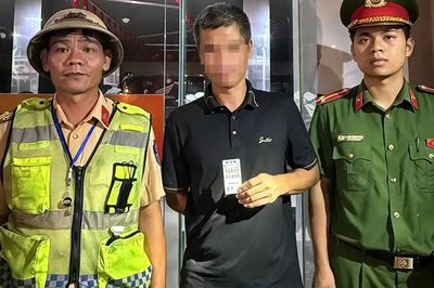Phát hiện tài xế xe đầu kéo dương tính với ma túy trên QL8A qua Hà Tĩnh