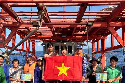 Ngăn chặn tàu cá vi phạm khai thác IUU từ sớm, từ xa