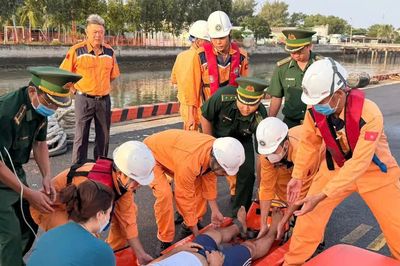 Xuyên đêm cấp cứu thuyền viên người nước ngoài bị nạn trên biển