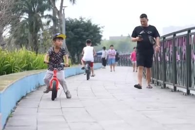 Công viên Thiên văn học nhộn nhịp khi chiều xuống